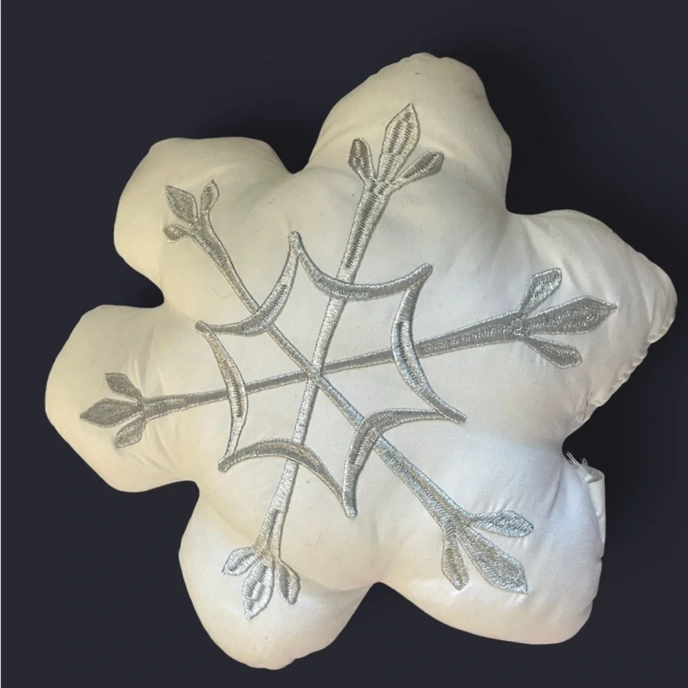 5/$25 Abrand White and Silver Snowflake Blossom Holiday Pillow Set